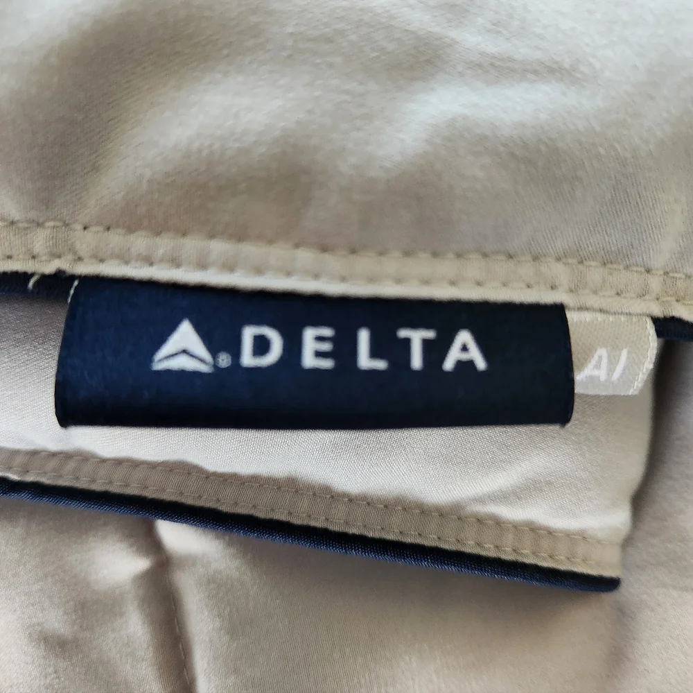 DELTA AIRLINES SOFT QUILTED COMFORTER GRAY WITH BLUE TRIM 48 X 80 INCHES